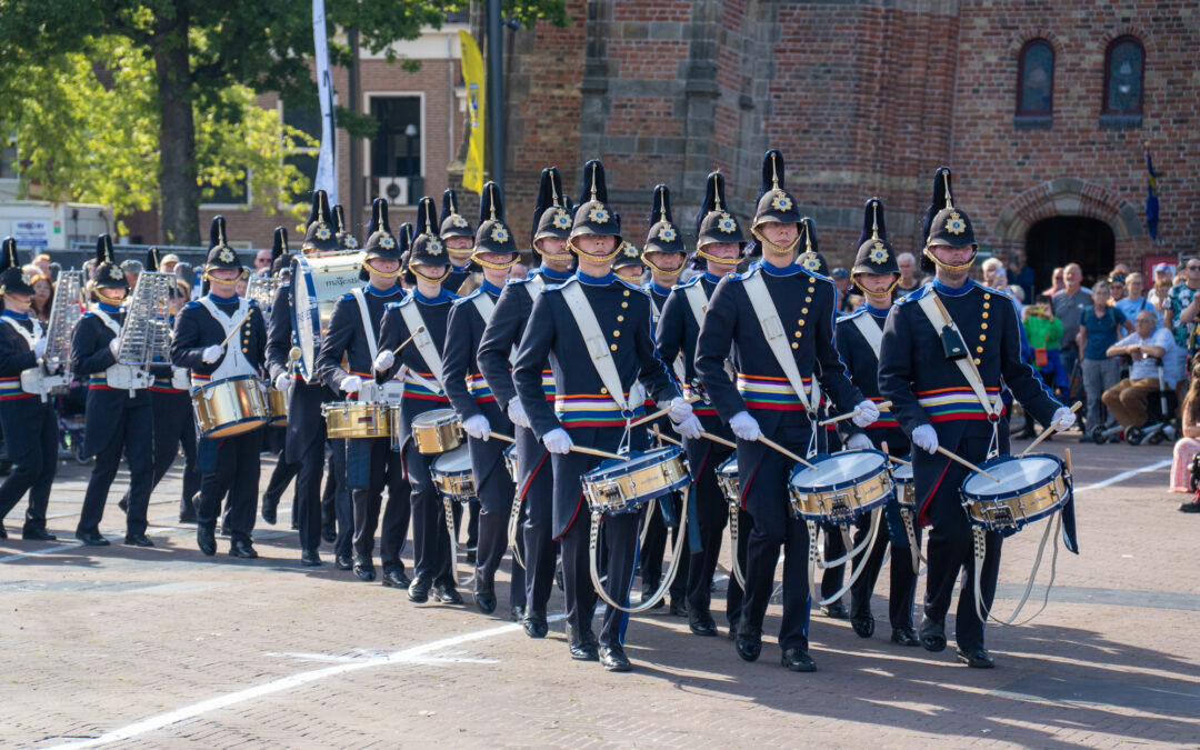 Topkorpsen op 12 oktober in centrum van Leeuwarden tijdens Loud and Proud: The Parade!